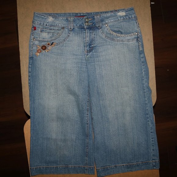 Fire Jeans ALICIA Cropped Flower EMBROIDERED 34x19 - Picture 1 of 8